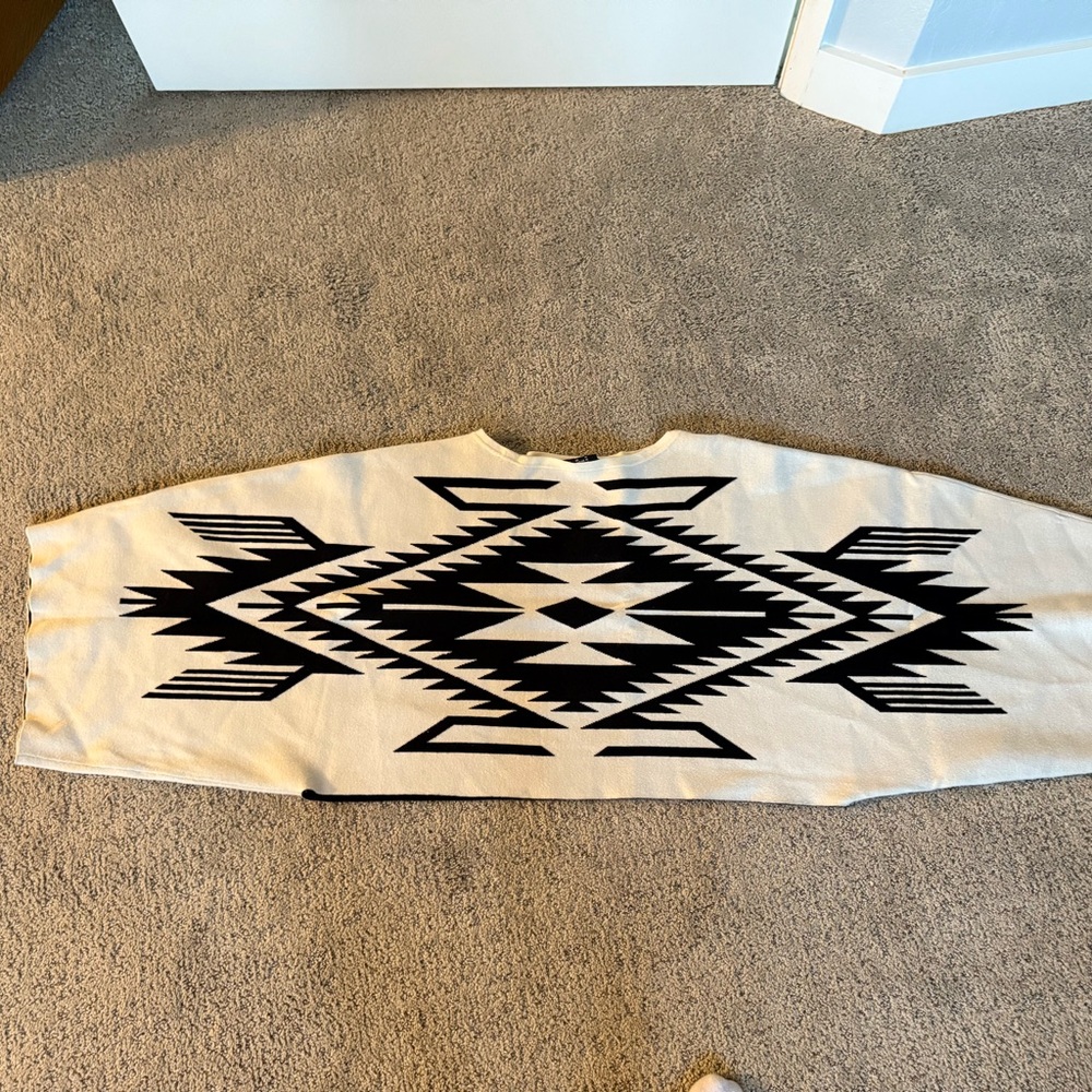 Ariat Black and Cream Geometric Sweater poncho